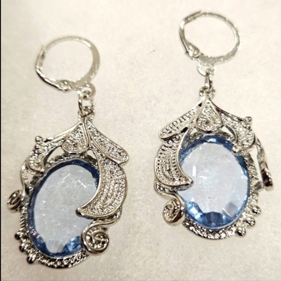 LINDS ❤️ 🐾 Silver Tone Filigree Dangle Earrings With Pale Blue Stone - Picture 6 of 6
